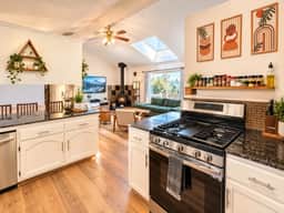 8 Acre Spa Retreat | BBQ, Patio, Views, 3BR 2BA - Image 3