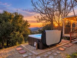 8 Acre Spa Retreat | BBQ, Patio, Views, 3BR 2BA - Image 2