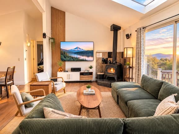 8 Acre Spa Retreat | BBQ, Patio, Views, 3BR 2BA - Image 1